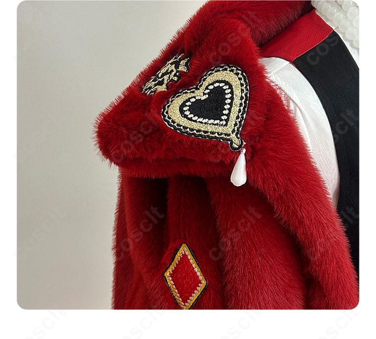 衣領ディテールの拡大。レイヤー構成と縁取りの視覚的アクセントが伝わるカット。