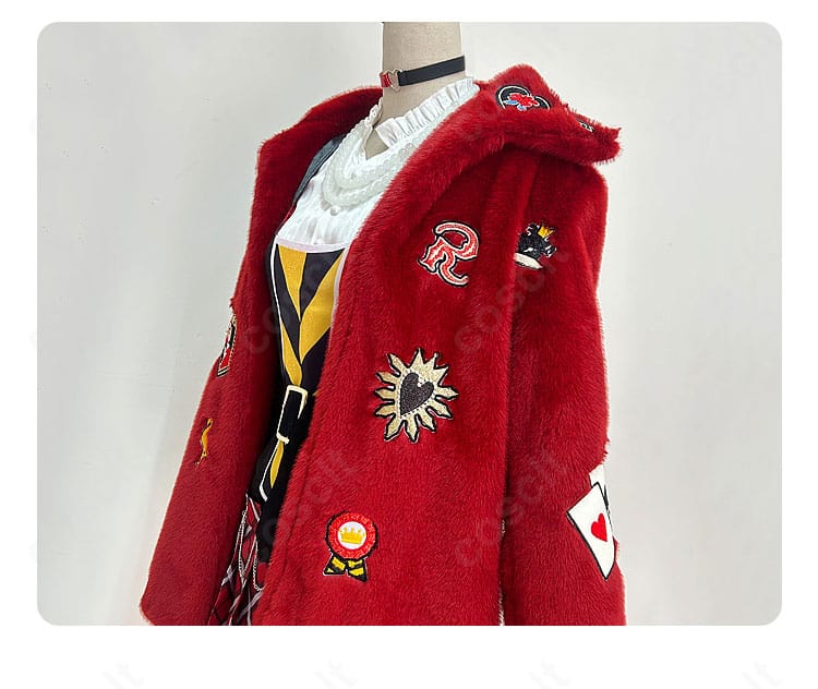 襟の装飾ディテール。首周りの意匠とエッジの仕上げが確認できるアップ画像。