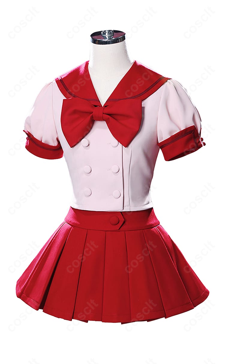 側面アングルの制服コスプレ。ショートスカートのラインとトップスのシルエット、動きやすさが伝わる画像