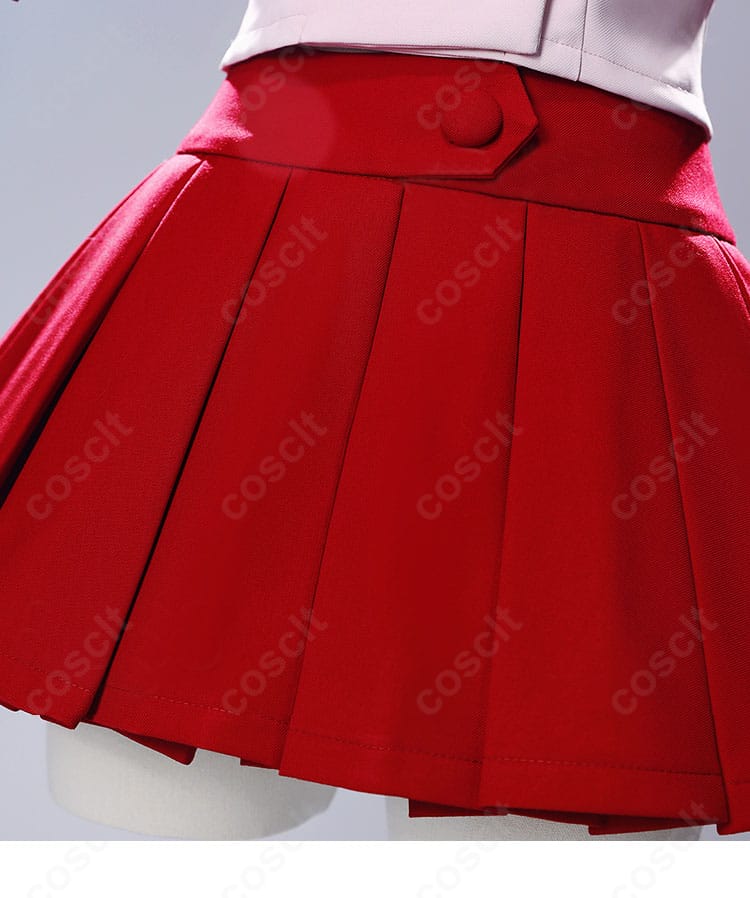 スカート裾の装飾ディテール。縁取りとプリーツの仕上がりが分かるクローズアップ画像