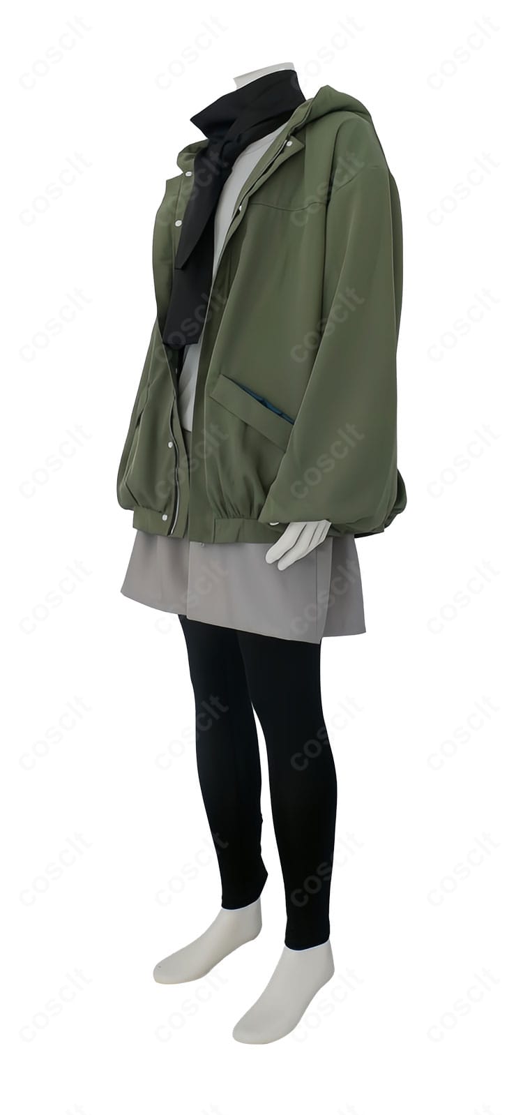 小鈎ハレ キャンプ衣装の側面ディテール。コートのラインとレギンスのフィット感、マフラーの落ち方。