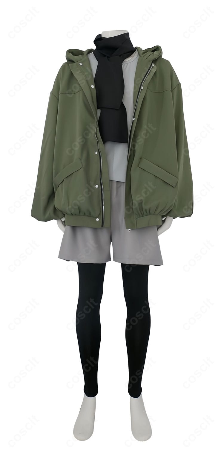 小鈎ハレ キャンプ衣装の正面ディテール。コートの前立て、Tシャツのバランス、ショートパンツの丈感。