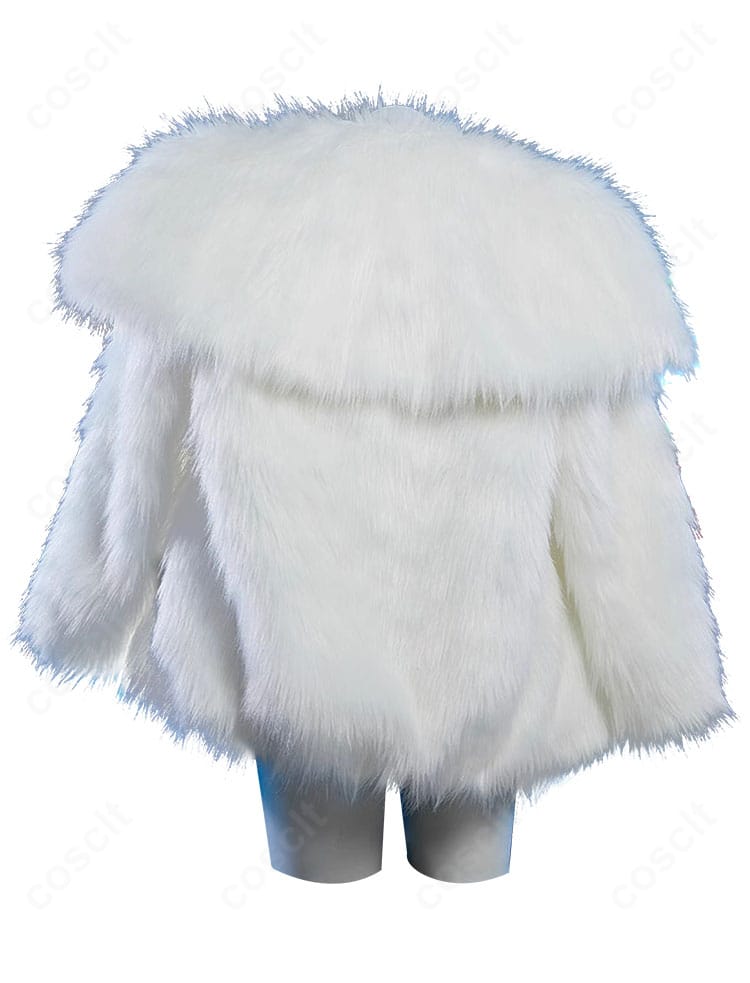 ロザンナ 衣装の背面。コート裾の広がりとチェーン装飾の配置、背面ラインの美しさを強調