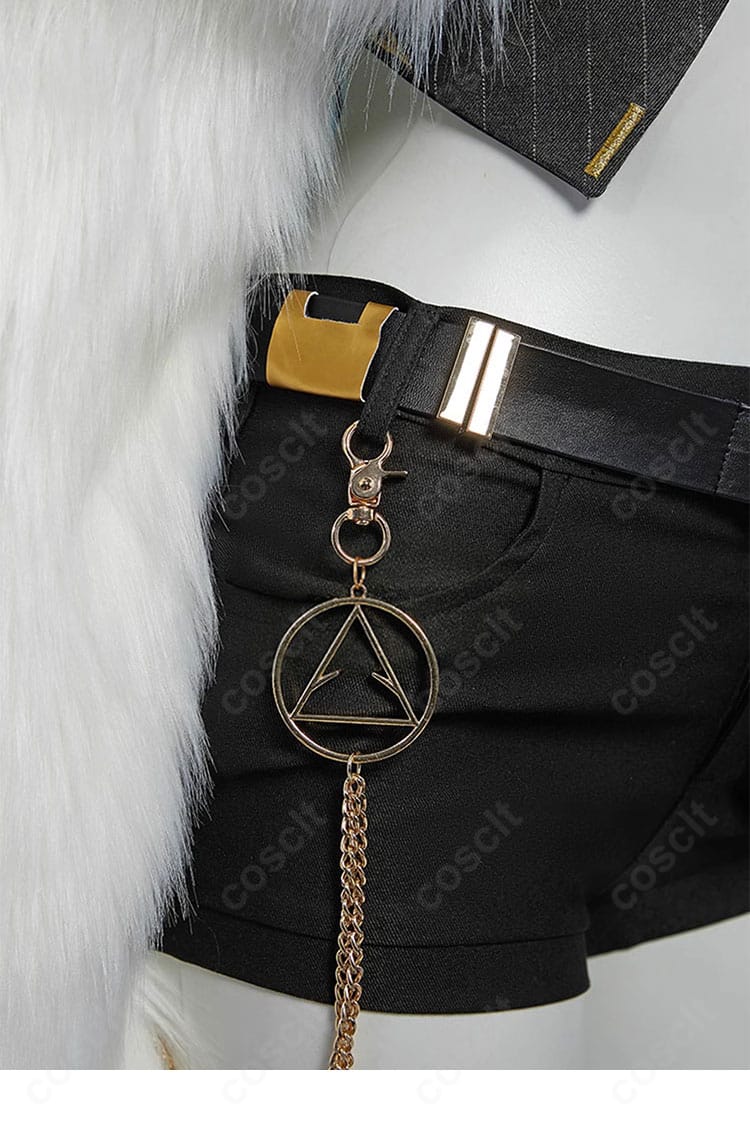 ロザンナ 衣装の腰周りクローズアップ。ウエストポーチの素材感と縫製、装着バランスをチェック