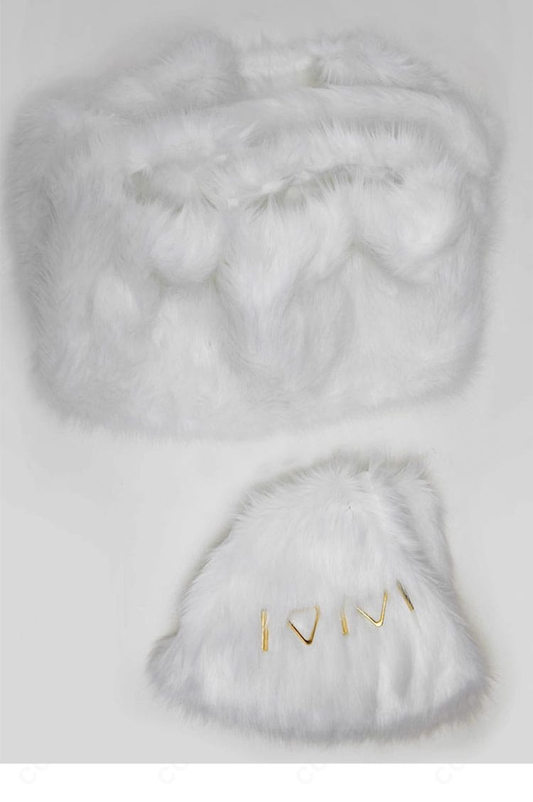 ロザンナ衣装アウターの内部。コート裏地と仕立ての丁寧さ、裏処理の清潔感を確認