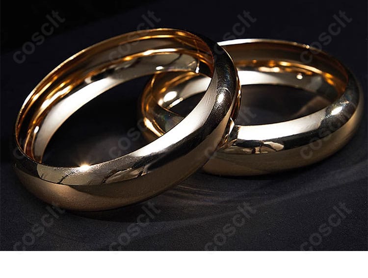 ロザンナのブレスレット詳細。光沢感のあるパーツで手首周りを華やかに演出