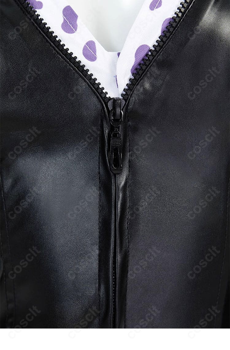 ニコ・ロビン ウォーターセブン編コスプレのフロントチェーン風ディテールのクローズアップ。写真映えするアクセント設計。