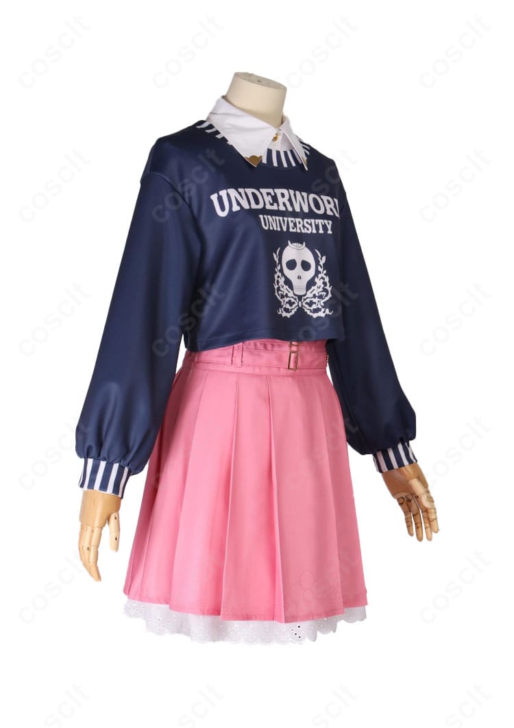 森カリオペ 学園制服コスプレの側面ビュー。ウエストラインとプリーツのボリューム感、シルエットをチェック。