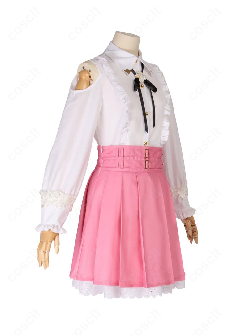 インナーシャツ右側アップ。丁寧な縫製とボタン位置、ステッチワークの仕上がりが見える。