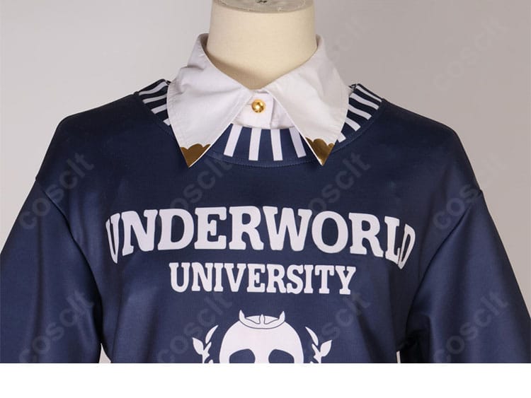 ネックライン装飾のクローズアップ。リボンとメタルチャームが可愛らしいアクセント。