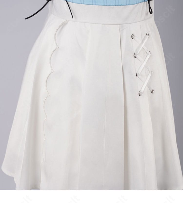 フワワ衣装 スカート生地の質感。柔らかいサテンの光沢とプリーツが分かるアップ