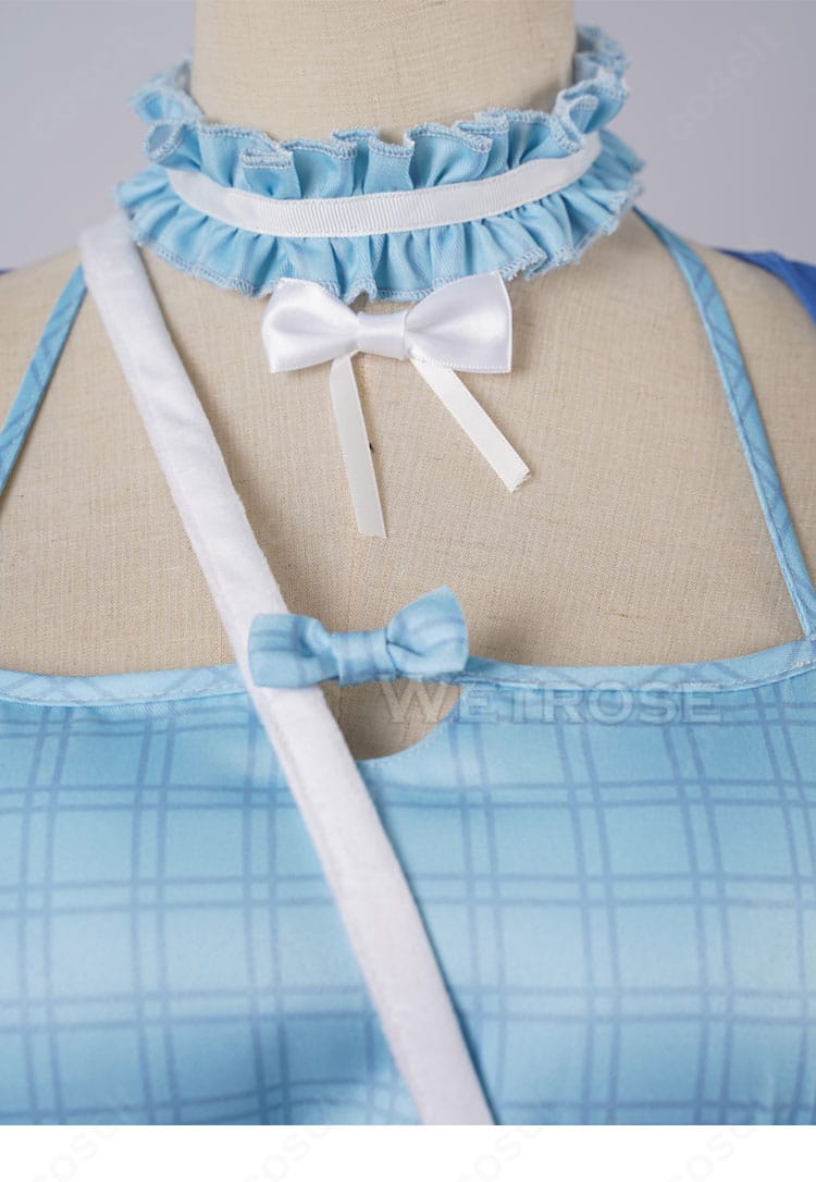 フワワ衣装 チョーカー装飾ディテール。上品な宝石風パーツで首元を華やかに