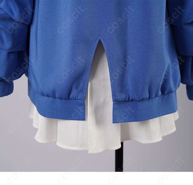 フワワ衣装 裾フリルのディテール。歩くたびに揺れるガーリーな雰囲気を表現