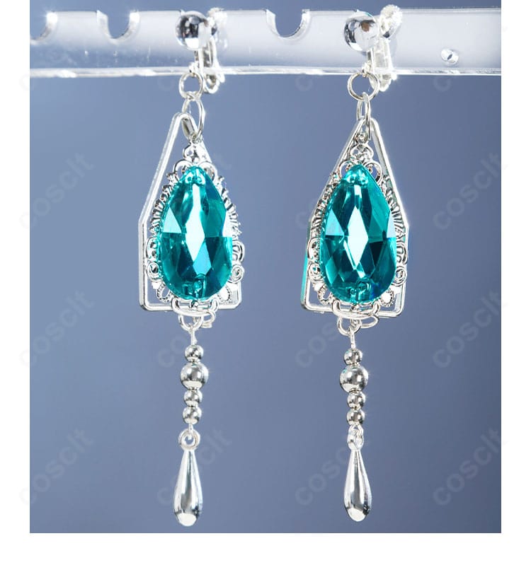 イェレナ コスプレ衣装の耳飾り正面アップ。小物まで忠実に再現した仕上がり。