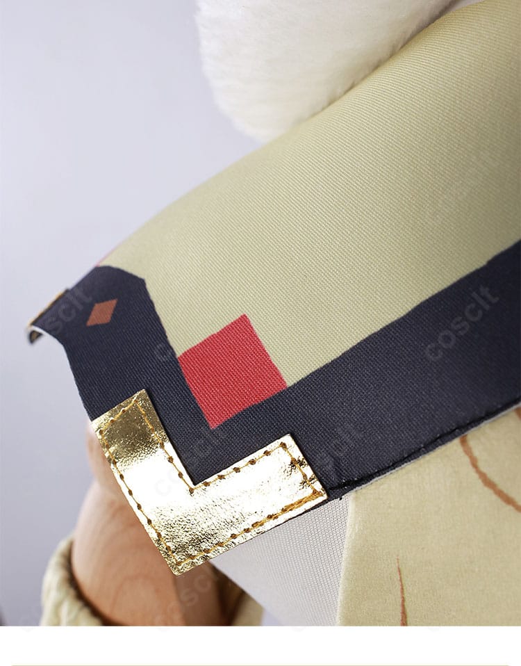 ヴァレサ 通常服の襟元装飾クローズアップ。刺繍とチャームの配置バランスが分かるディテール写真。