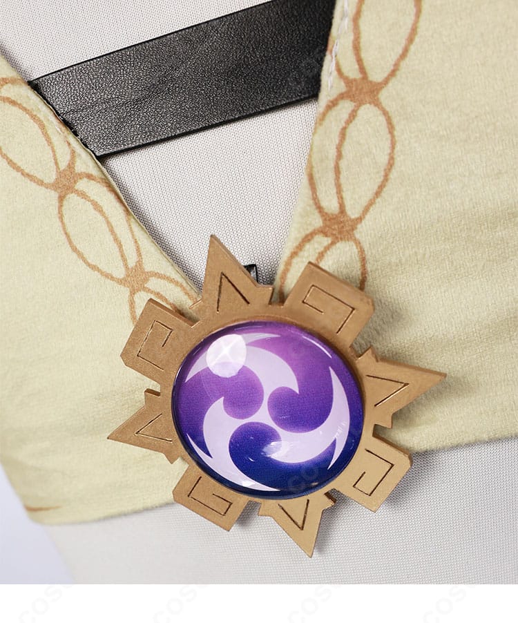 ヴァレサ コスプレ衣装 背面アクセサリー拡大。神の目飾りの造形と留め具の仕上がりが分かる画像。