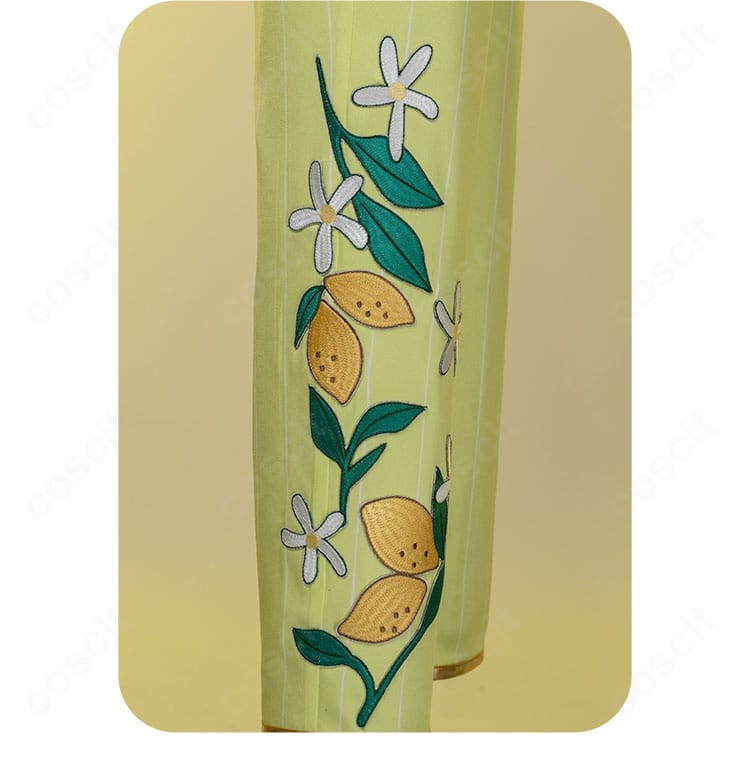 パンツ裾のライン＆ボタンディテール｜足元まで統一感あるデザイン