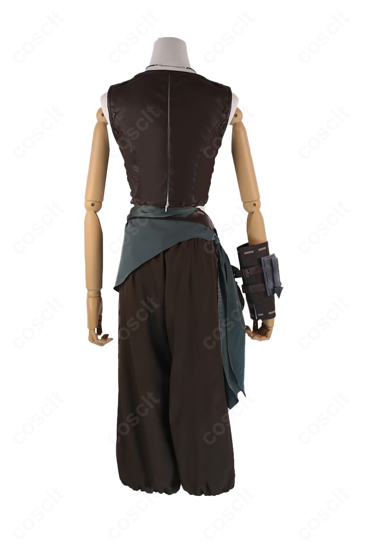 第五人格 弓使いコスプレ衣装の背面。腰布の動きとベルト配置など背面ディテール。