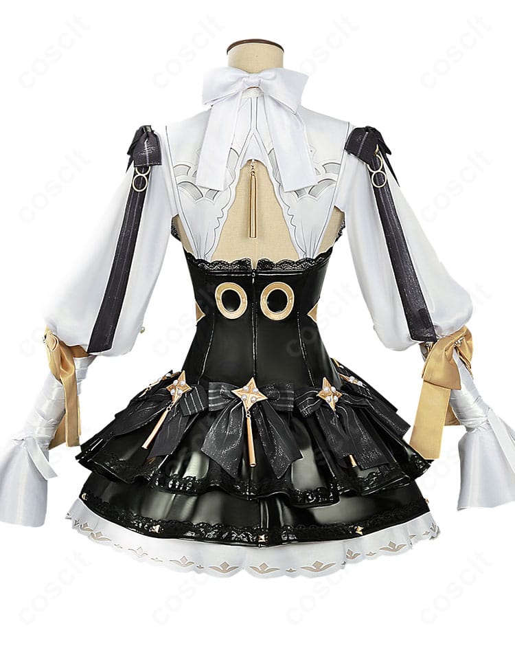 背面全身：背中飾りとファスナーライン、裾の仕立てを示す写真