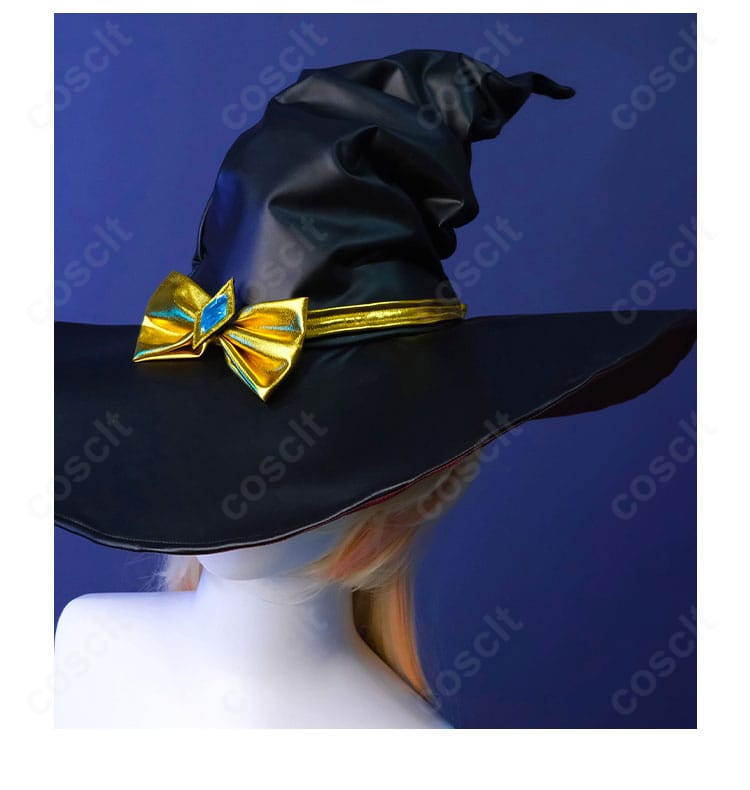 胸元装飾とチェーンのアップ。アクセントの位置と長さのバランス、コーデ全体への効果を確認できる。