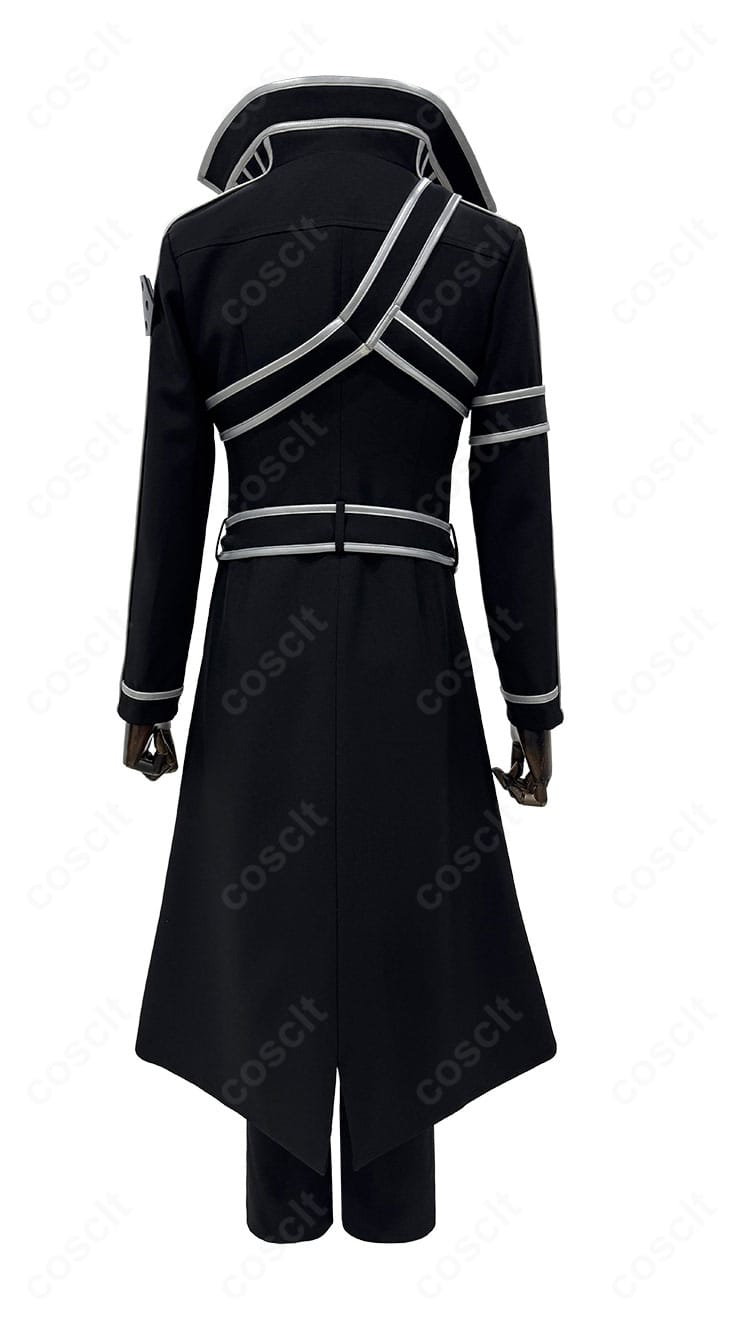 キリト コスプレ衣装 背面。バックスタイルのカッティングやベルト取り付け位置、裾のシルエットが見える画像。