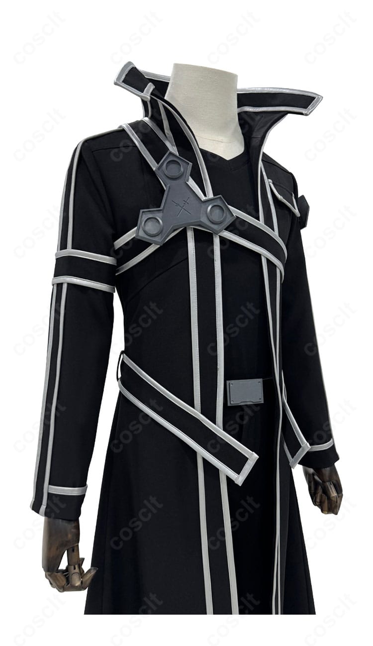 キリト コスプレ衣装 襟元ディテール。襟の装飾、ステッチ、パイピングの精緻な仕上げを示すクローズアップ。