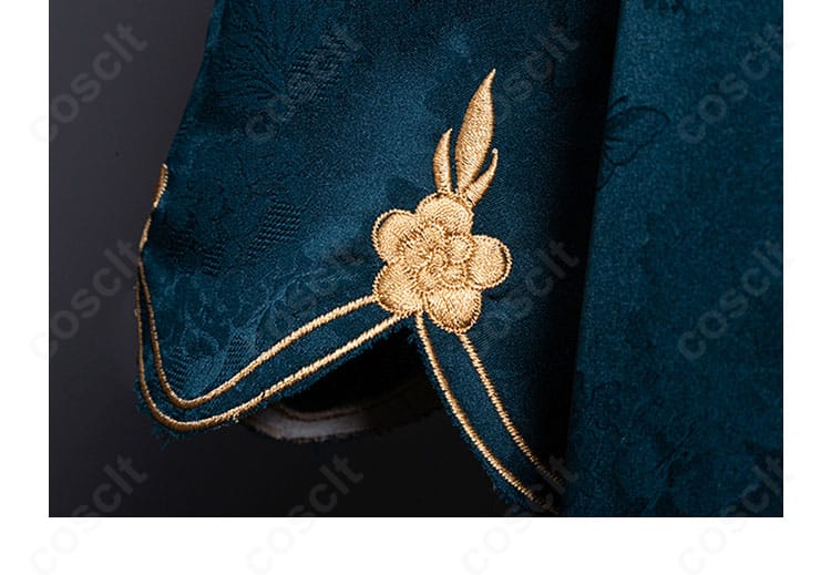 コスプレ衣装の袖口装飾ディテール。縁取りとボタンの質感、カフスの形状を明確に示す。