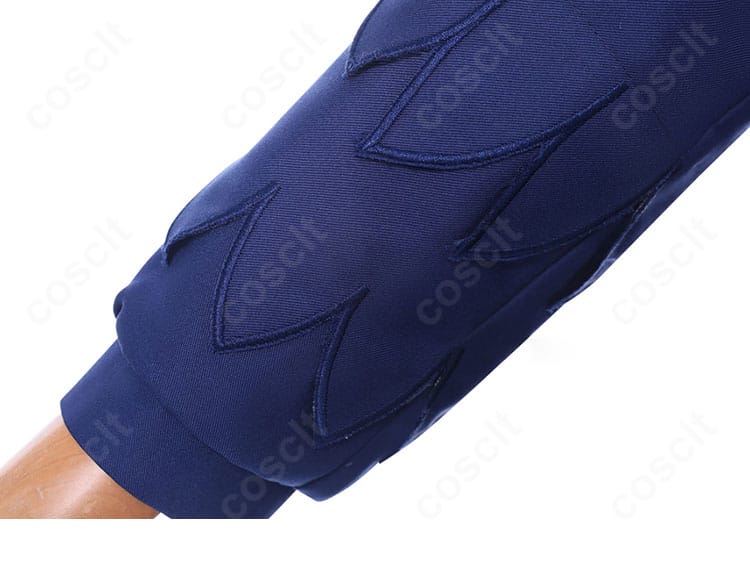 新衣装コスプレの袖口装飾クローズアップ。カフスのデザインと縫製の丁寧さが際立つ。