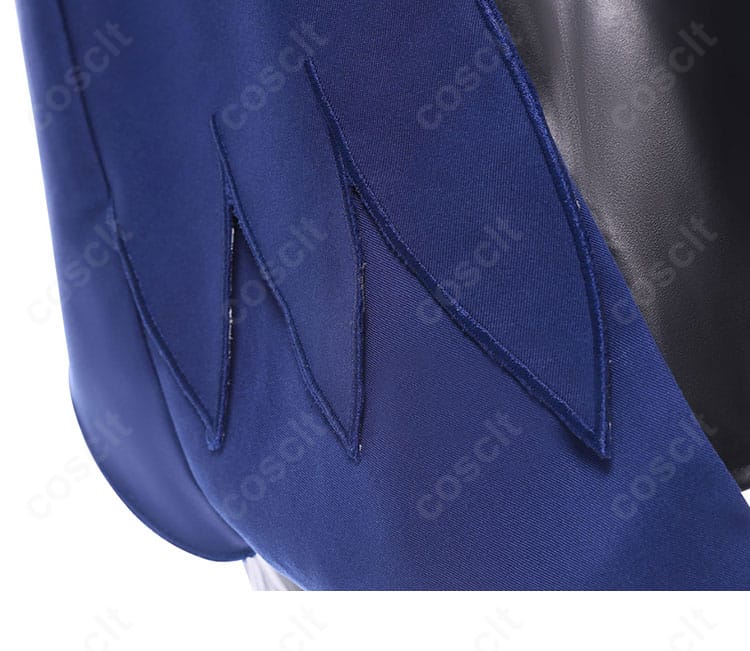 新衣装コスプレの裾装飾アップ。動きに合わせて映える豪華なトリムが特徴。