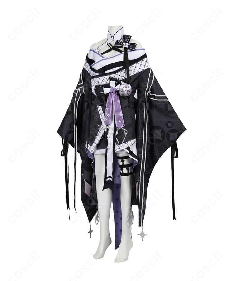 着物コスの側面シルエット。ウエストラインと袖の落ち感、フィット感のバランスが分かる角度。