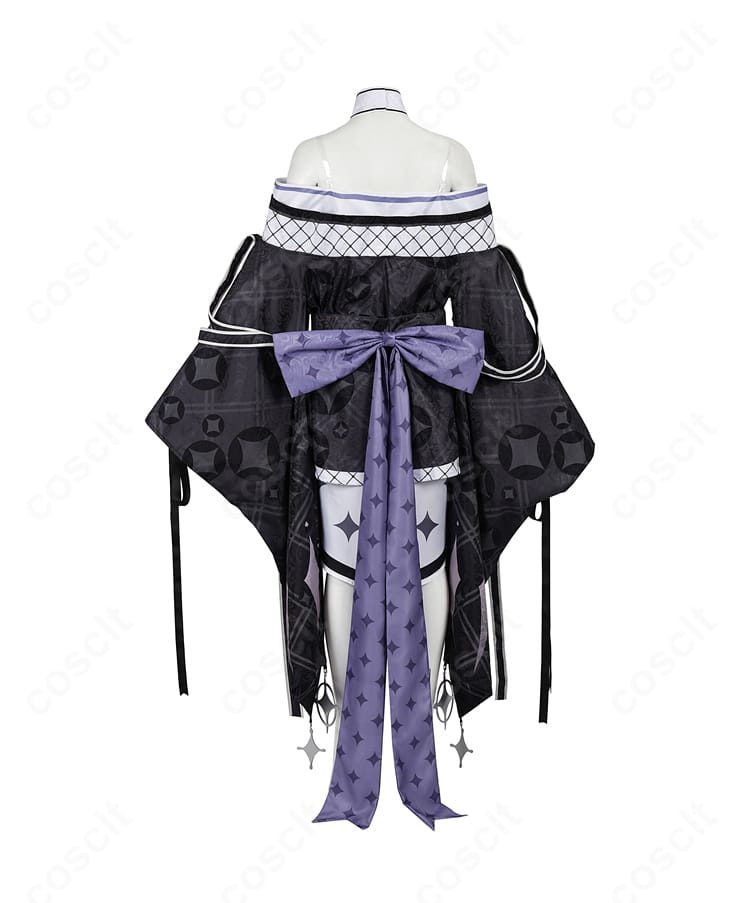 背面からの全景。背中の裁ち合わせと背面リボン、裾のラインまで見える後ろ姿。