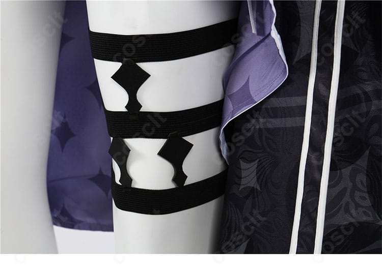 パンツ部分の装飾ディテール。和装に合わせたデザイン要素と全体バランスを整える意匠を強調。