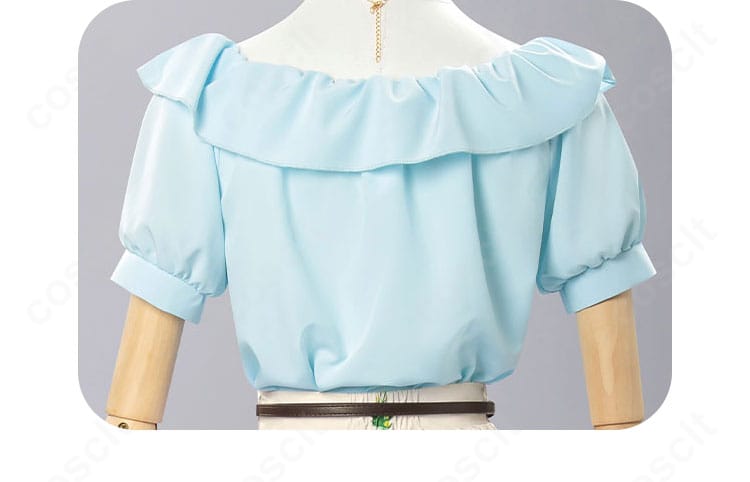 長崎そよ 私服衣装の背面装飾ディテール。切り替えと飾りパーツの配置を確認