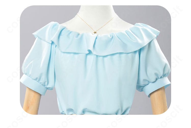 長崎そよ 私服衣装の襟元ディテール。刺繍と縫製の仕上がりを示すクローズアップ