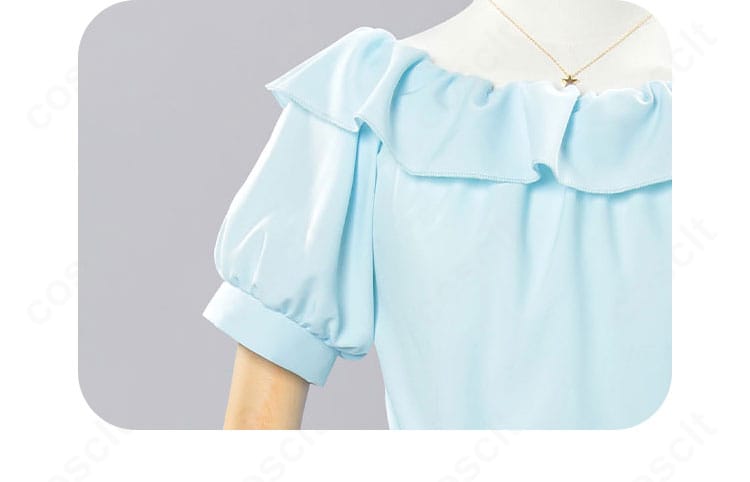 長崎そよ 私服衣装の肩・袖装飾ディテール。落ち着いた色味と端正なステッチを強調