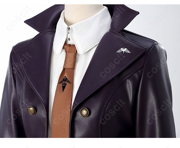 襟元とネクタイの装飾ディテール。カラーリングと結びの形が分かる近接写真。