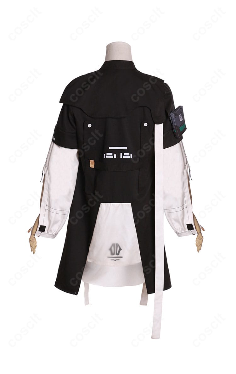 ドールズフロントライン2 トロロ コスプレ衣装の背面全体。コートの落ち感と背面装飾の配置が分かる画像