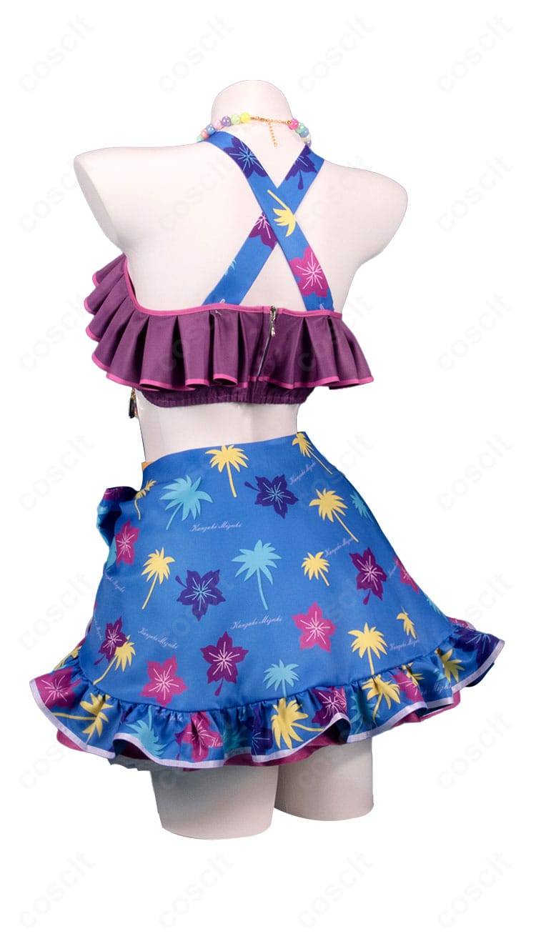 神崎美月コスプレ衣装の背面図。背中の開閉部とリボン装飾のディテールが確認できるカット。