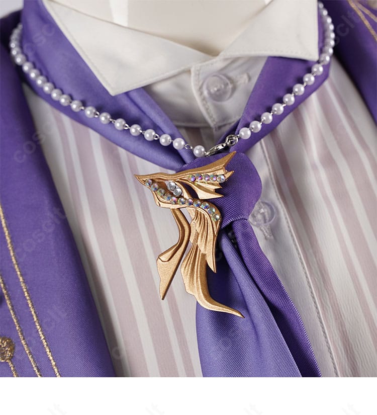 ホムラ衣装のネックレス装飾。トップの形状とチェーンの取り付け位置がわかる接写。