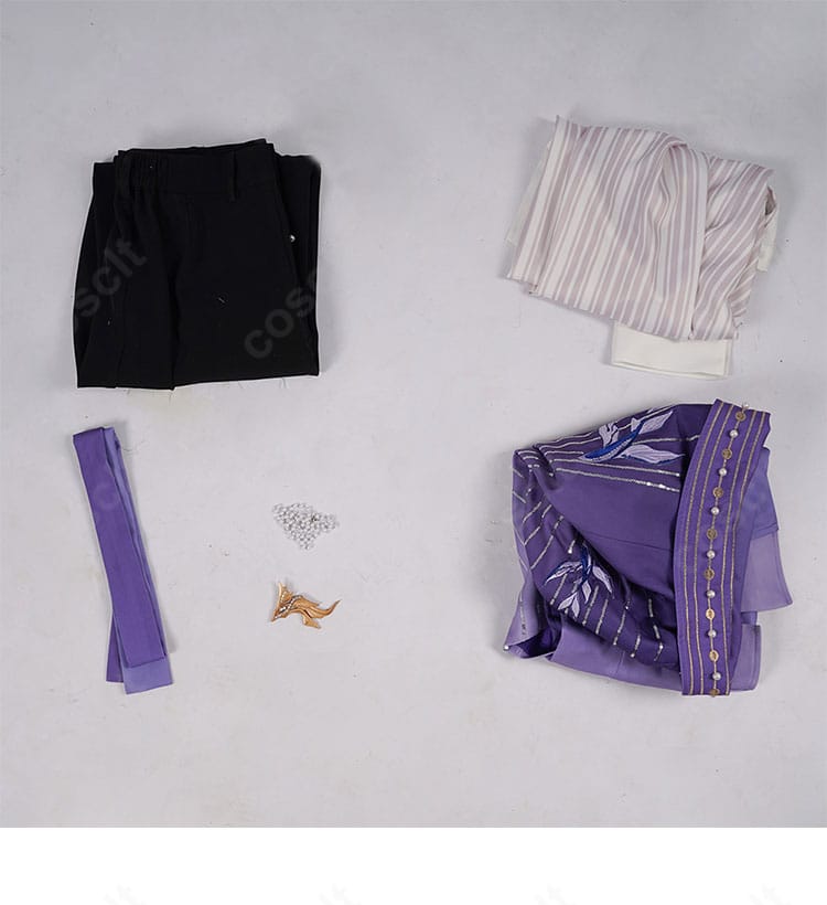 ホムラ『果てしなき海に沈む』コスプレのセット内容一式。コート、シャツ、ズボン、ネクタイ、襟飾り、ネックレスを並べた画像。