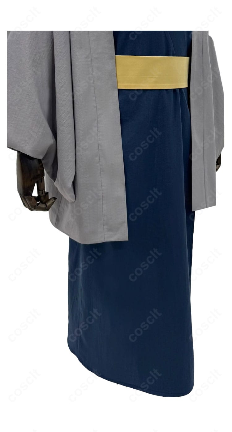 裾部分のクローズアップ。ステッチワークと裾処理の精緻さ、和装らしい直線的ラインが分かる。