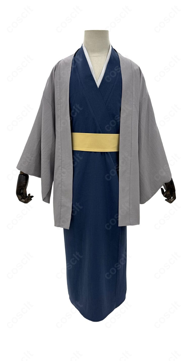 桂小太郎 通常衣装コスプレの正面全体。紺系羽織と白基調の和服、帯の見え方まで忠実に再現。
