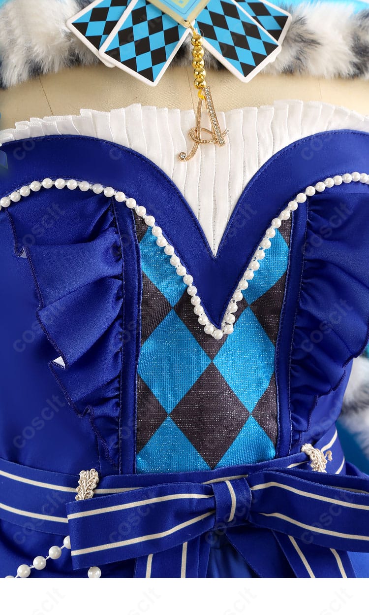 ラペル・襟周りの装飾ディテール。縁取りとステッチワーク、装飾パーツの配置を拡大表示。