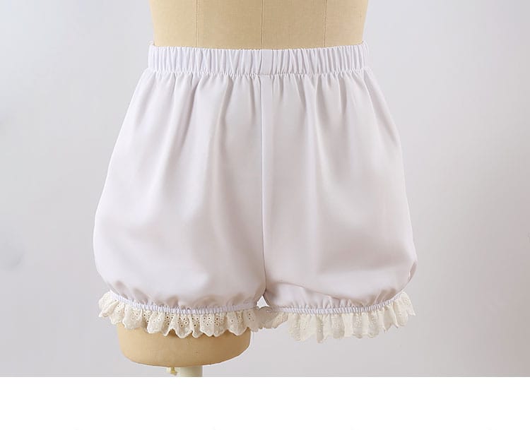 かぼちゃパンツの装飾ディテール。生地の張りとギャザー、裾の飾りを拡大表示。