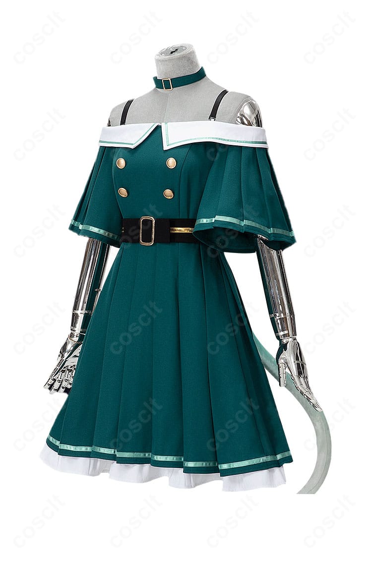 草薙寧々 cat lifeコスプレのサイドビュー。シルエットとチェーン位置、ストラップのディテールを確認可能