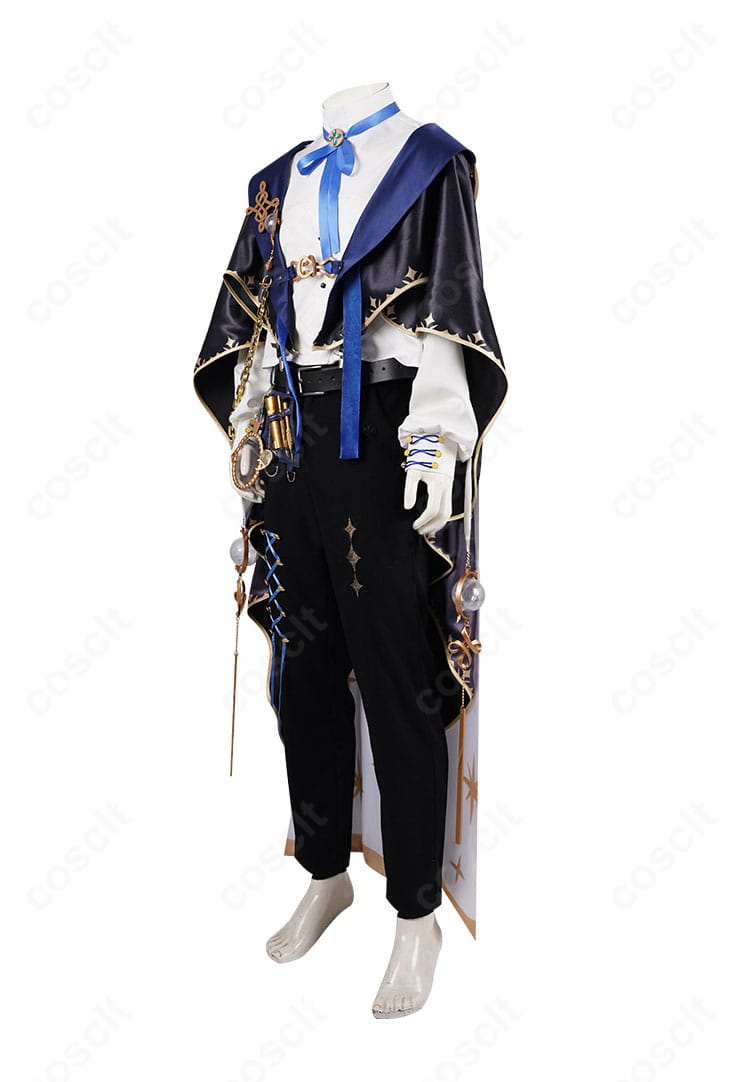 コスプレ衣装のサイドビュー。マントの落ち感とサスペンダー周りのラインが分かる角度の写真。