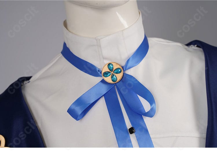 コスチュームのリボン部分ディテール。バランスよく結ばれたリボンと前面装飾の配置が分かります。