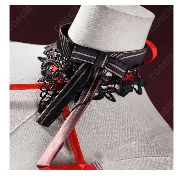 式波・アスカ・ラングレー WILLE版コスプレ衣装の首飾りクローズアップ。装飾の意匠と質感が分かる。