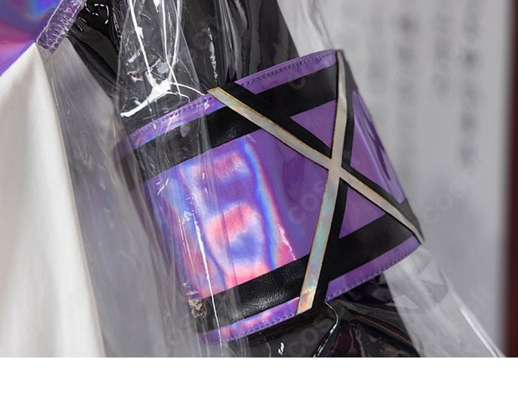 袖口装飾のディテール。ライン取りとパーツ配置が分かる近接画像。