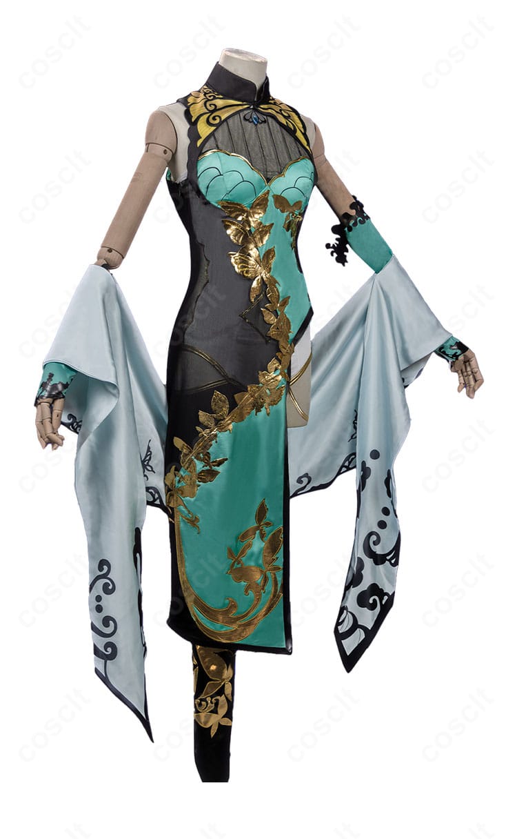 五維介質 蒼穹コスプレ衣装の側面。スリットとドレープの美しいシルエット、袖と腰周りの装飾が見える。